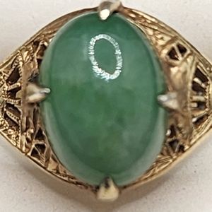 18k gold and jade cabochon ring. 1700s England